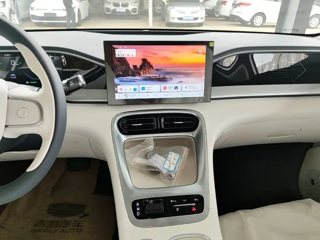 Geely Galaxy Starwish 2026 — фото 13