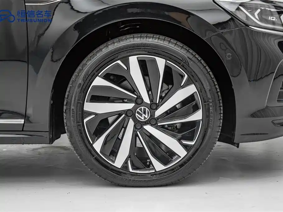 Volkswagen Passat 2023 — фото 11