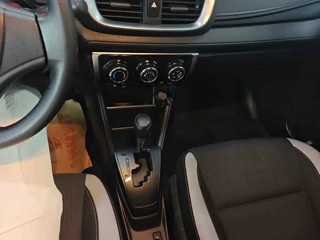 Toyota Yaris L 2020 — фото 14