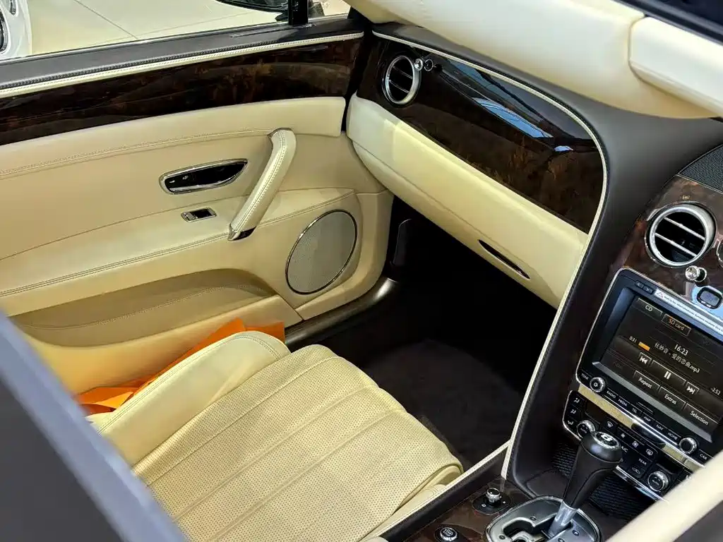 Bentley Flying Spur 2013 — фото 8