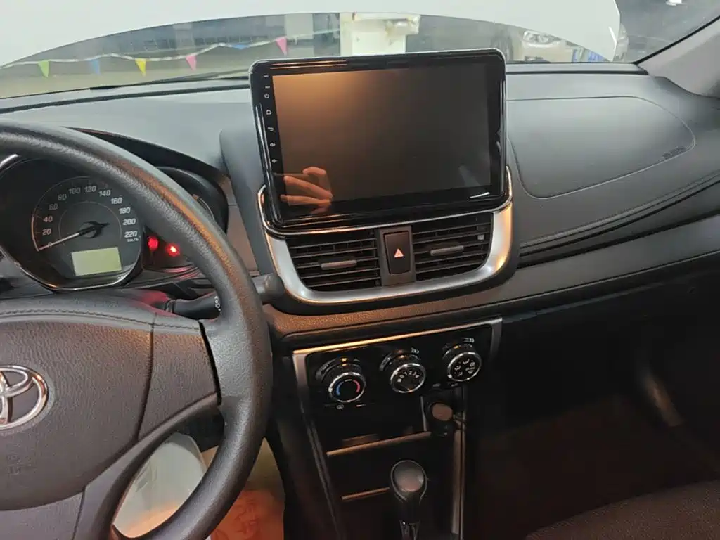 Toyota Yaris L 2020 — фото 13