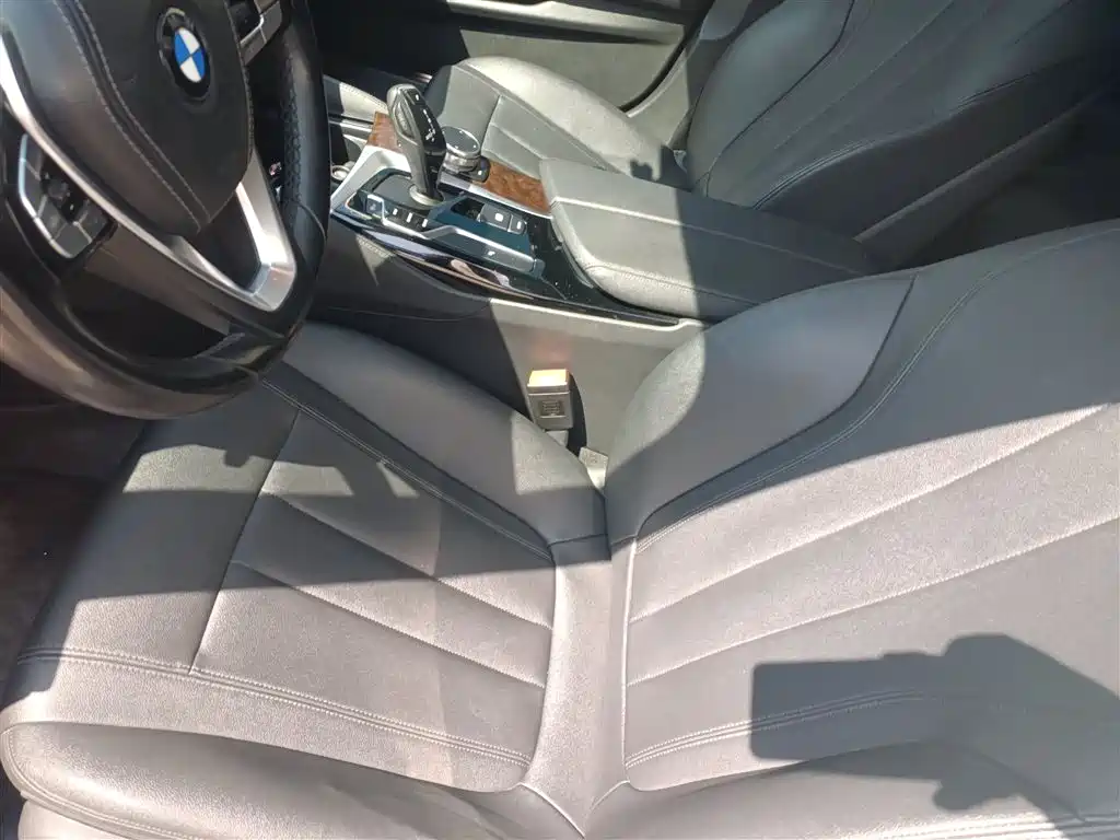BMW 5 Series 2018 — фото 15