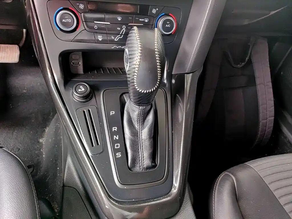 Ford Focus 2015 — фото 14