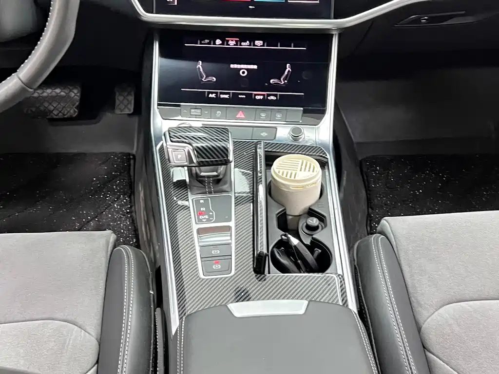 Audi A6L New Energy 2021 — фото 25