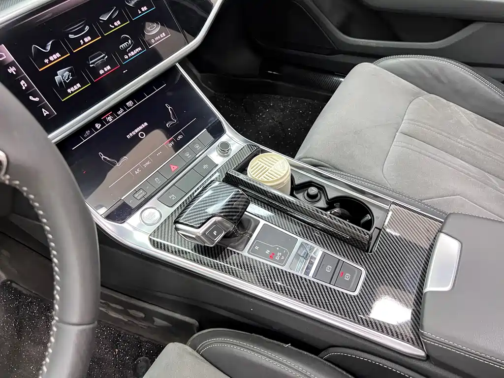 Audi A6L New Energy 2021 — фото 32