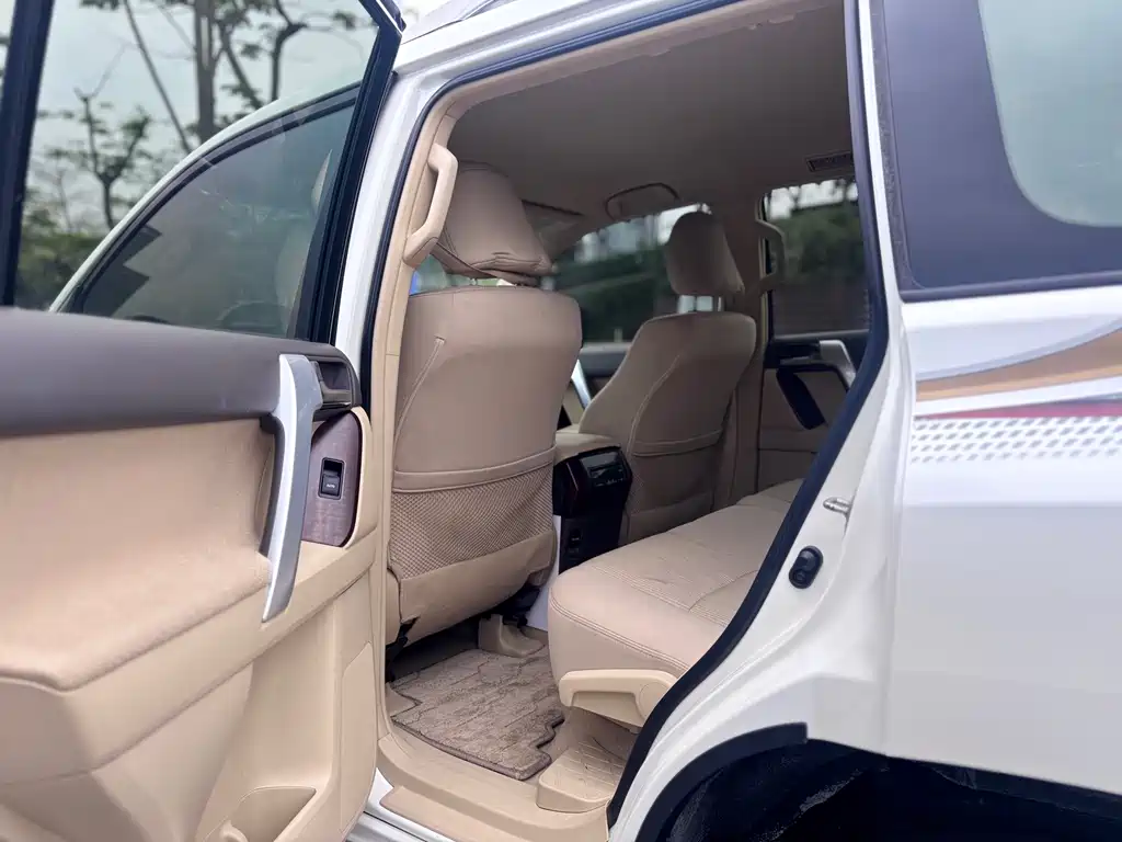 Toyota Prado 2015 — фото 9
