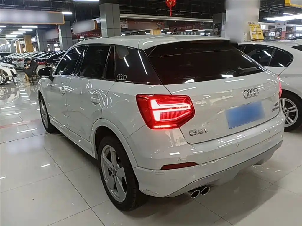 Audi Q2L 2021 — фото 5