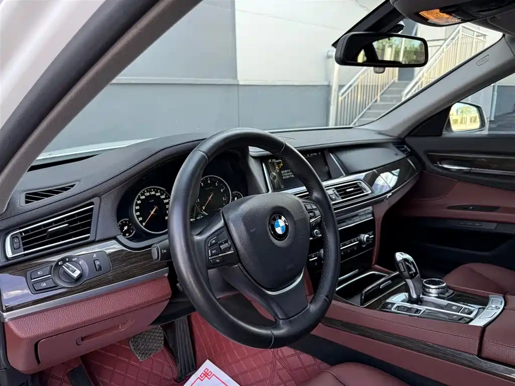 BMW 7 Series 2015 — фото 12