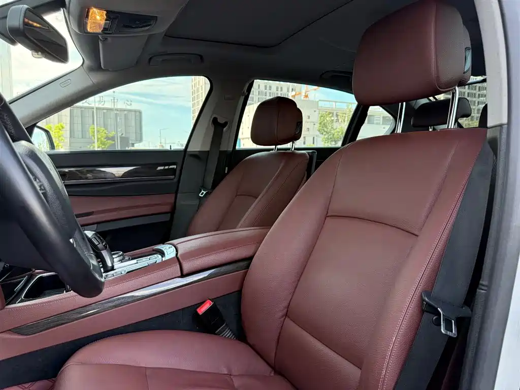 BMW 7 Series 2015 — фото 11