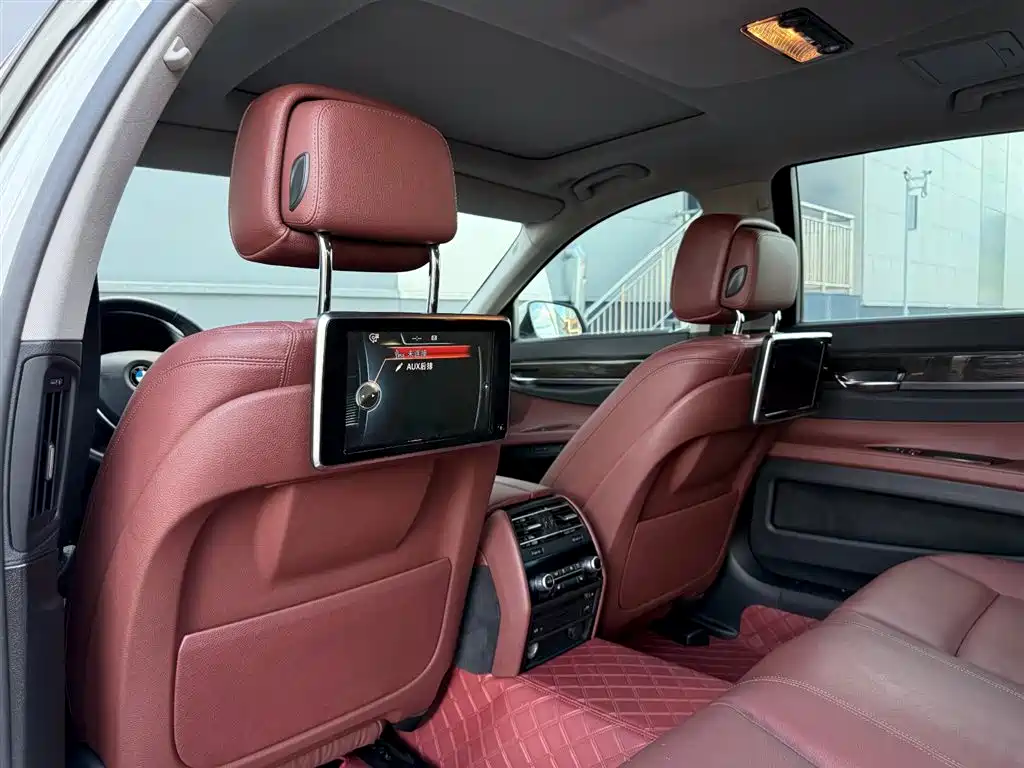 BMW 7 Series 2015 — фото 17