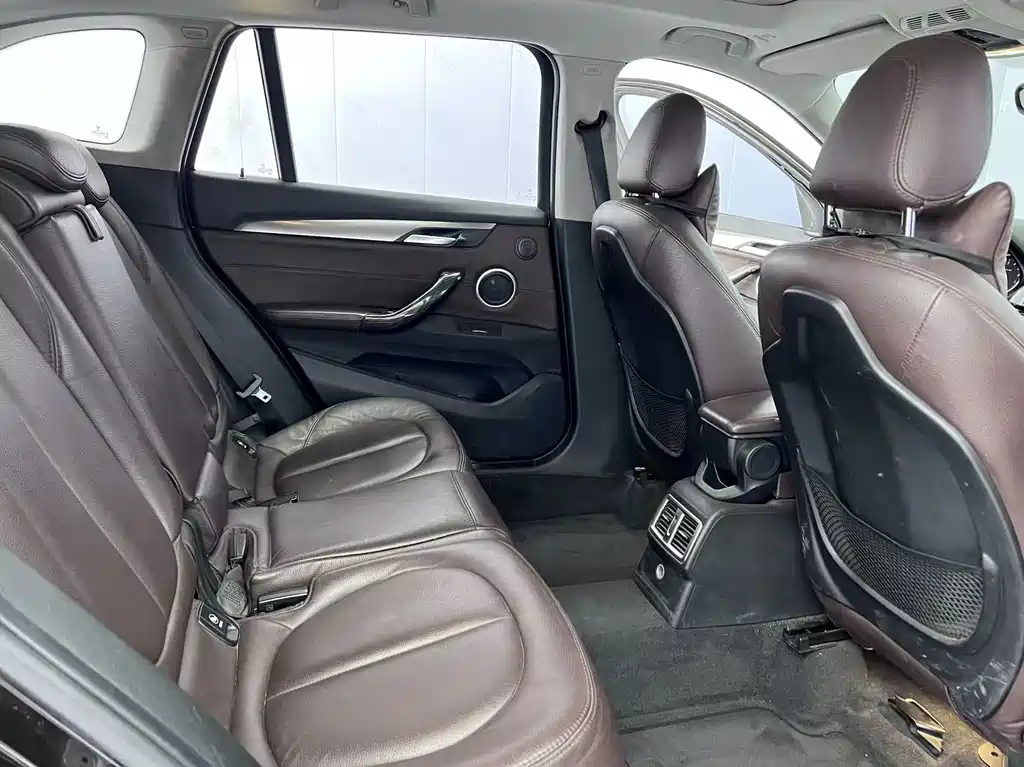 BMW X1 2016 — фото 11