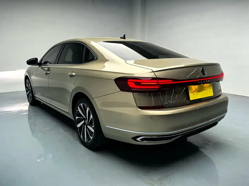 Volkswagen Passat 2022 — фото 19