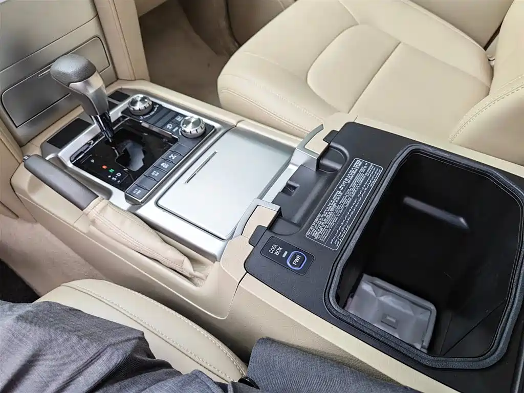 Toyota Land Cruiser 2019 — фото 10