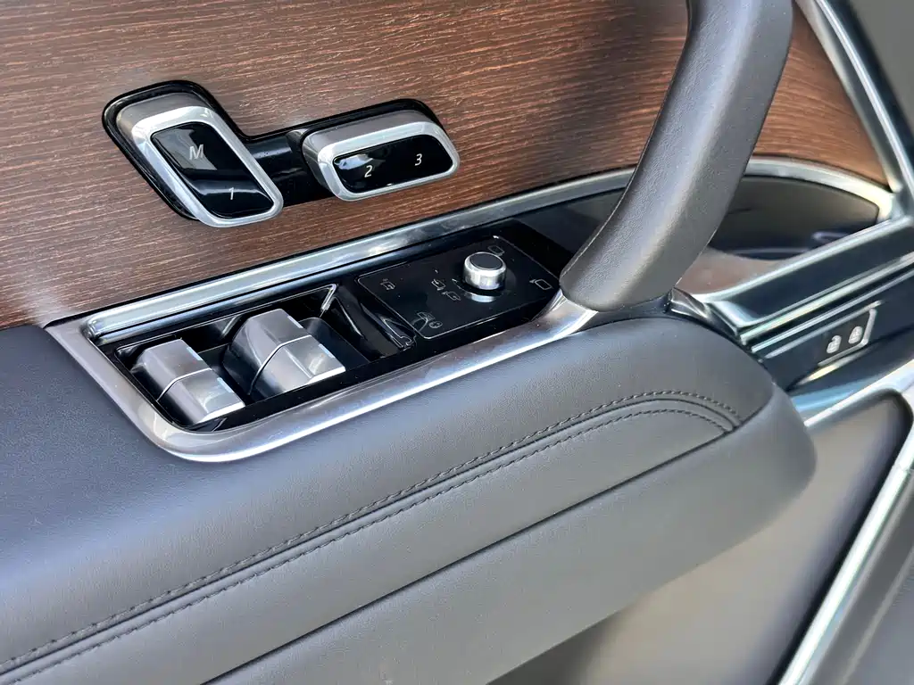 Land Rover Range Rover 2023 — фото 31