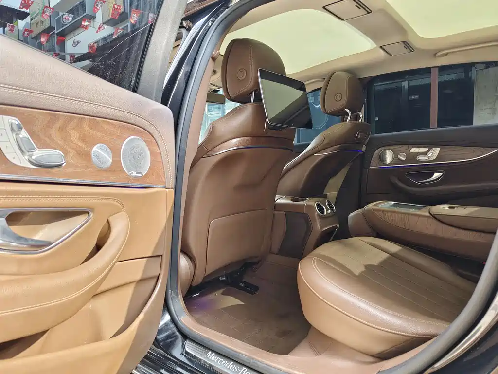 Mercedes-Benz E-Class 2019 — фото 10