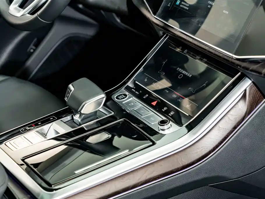 Audi Q8 2021 — фото 19
