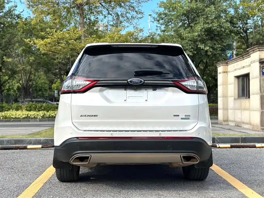 Ford Edge 2017 — фото 11