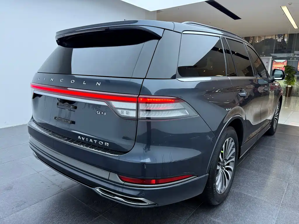 Lincoln Aviator 2023 — фото 12