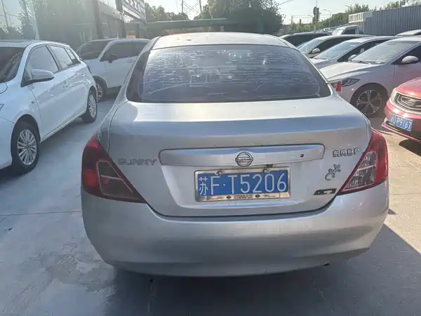 Nissan Sunny 2011