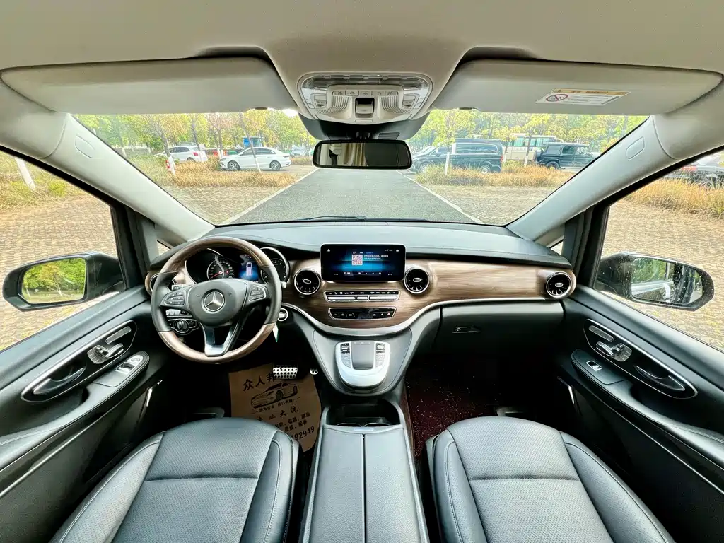 Mercedes-Benz V-Class 2020 — фото 11