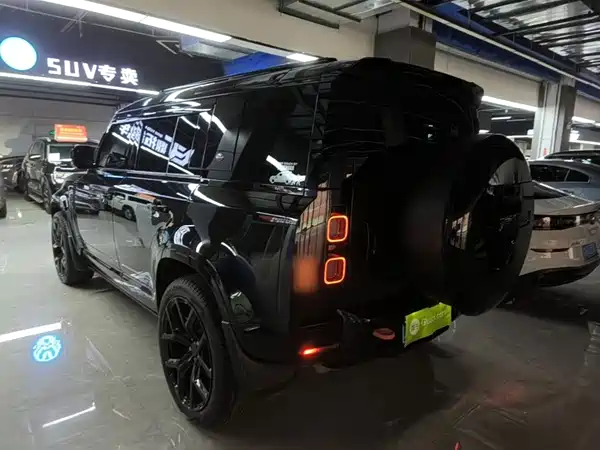 Land Rover Defender 2022