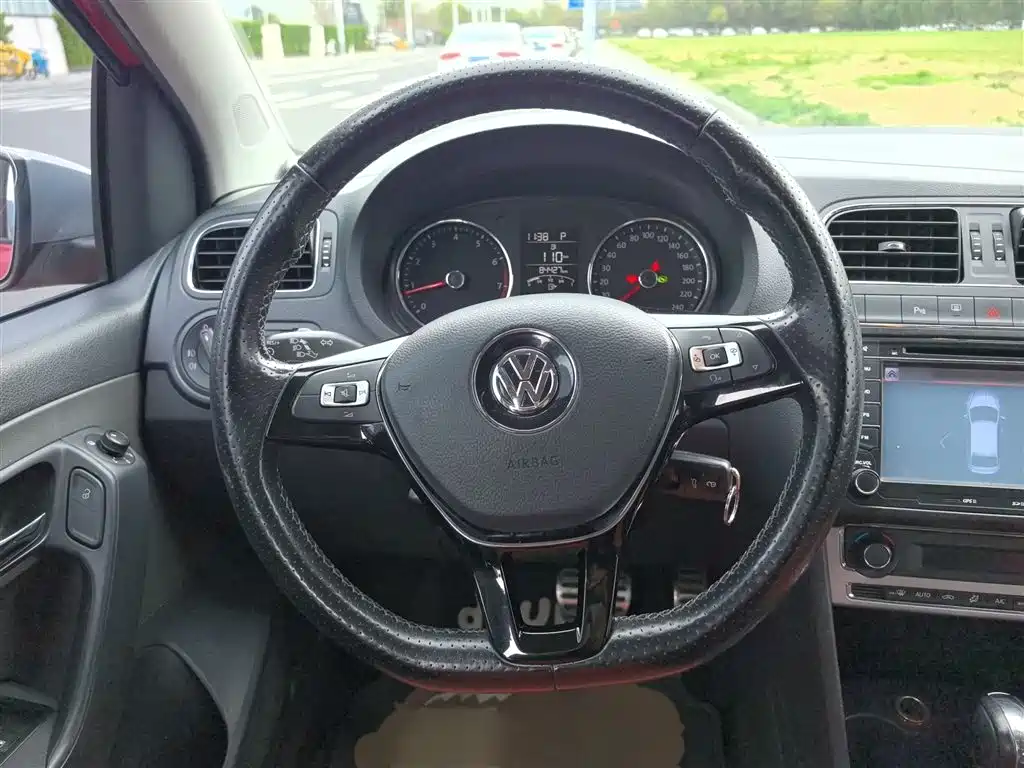 Volkswagen Polo 2015 — фото 7