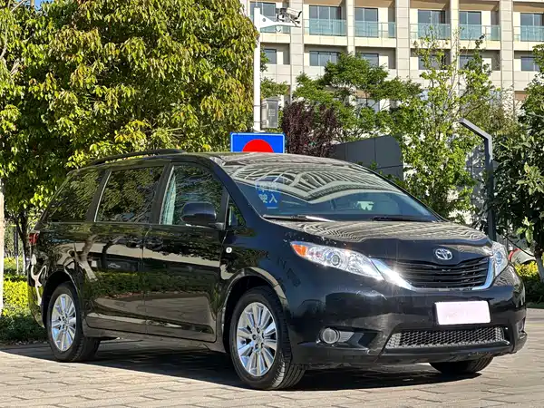 Toyota Sienna 2015