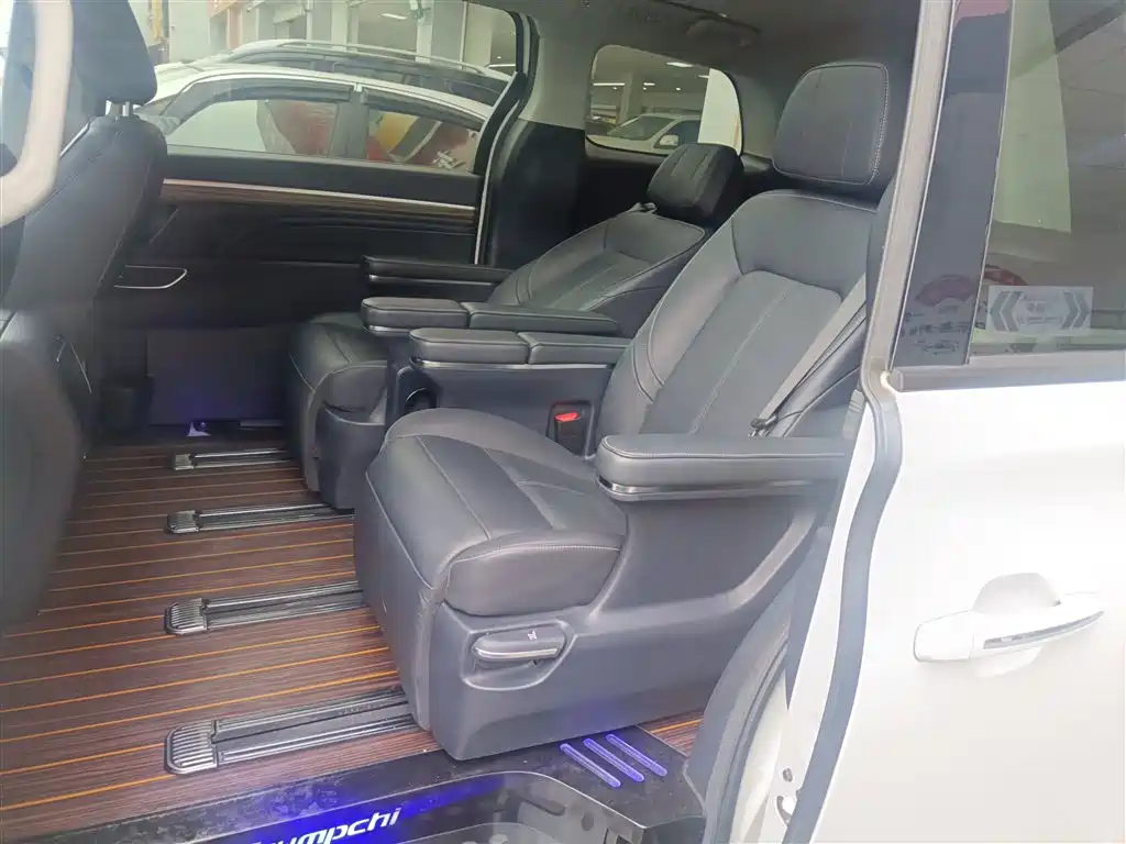 GAC Motor Trumpchi M8 2022 — фото 13