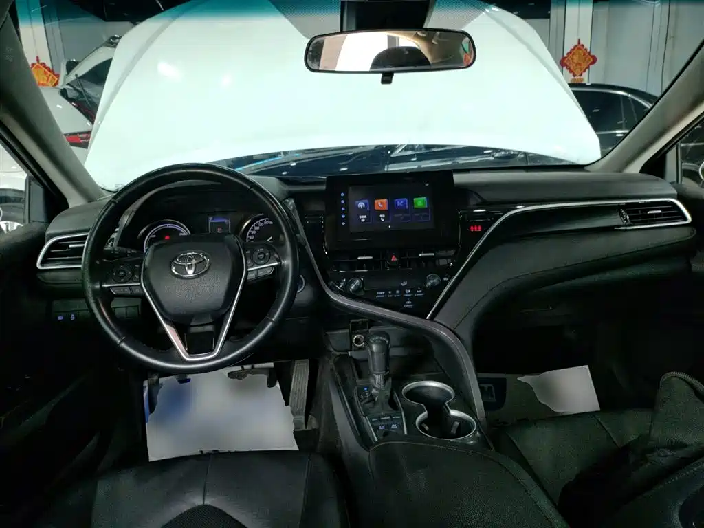 Toyota Camry 2024 — фото 10