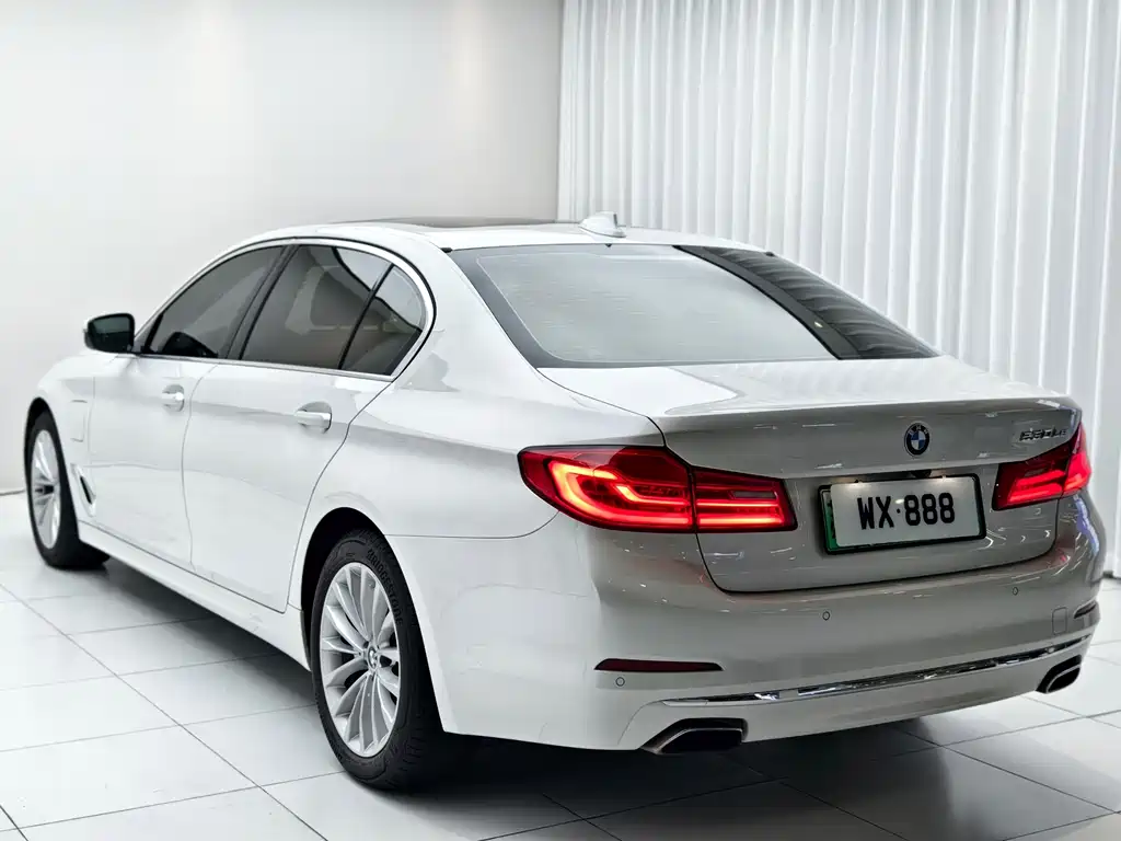 BMW 5 Series New Energy 2020 — фото 10