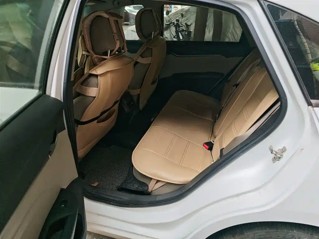 Buick Excelle 2015 — фото 13