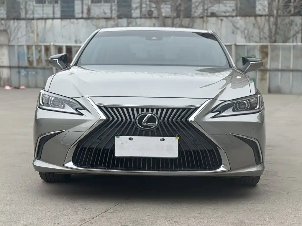 Lexus ES 2019 — фото 2