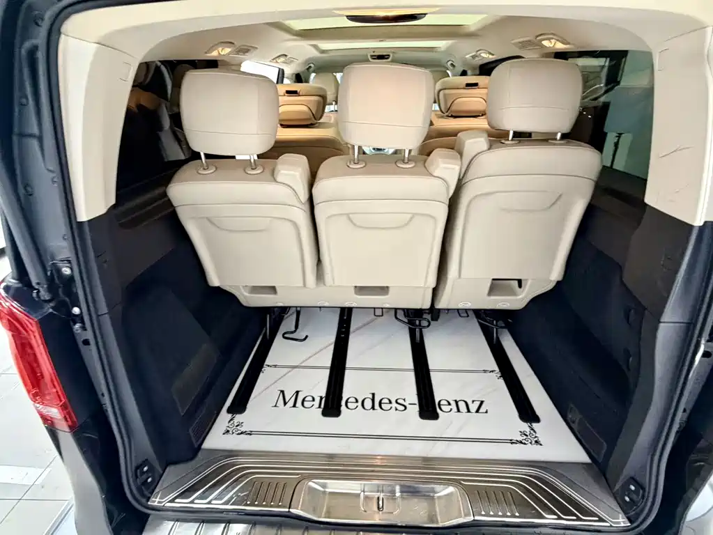 Mercedes-Benz V-Class 2024 — фото 13