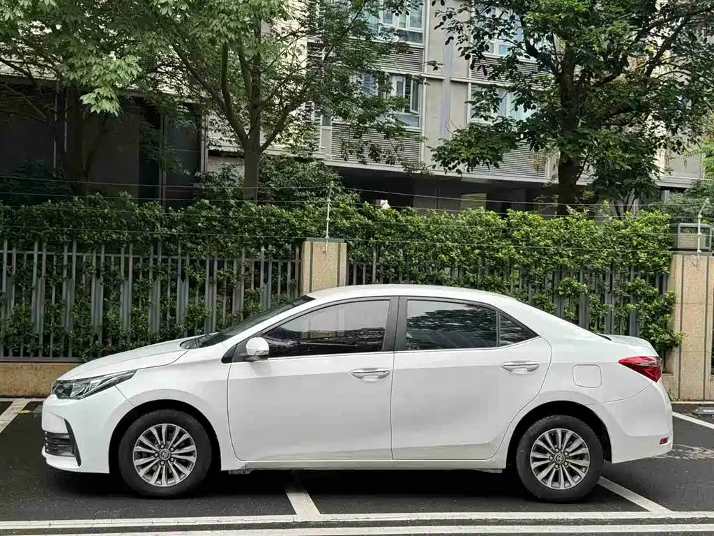 Toyota Corolla 2018 — фото 2