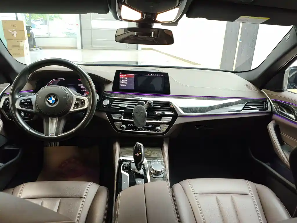 BMW 5 Series 2020 — фото 11