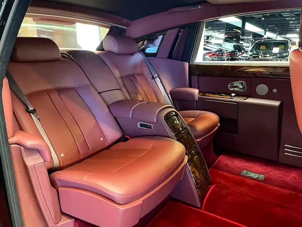 Rolls-Royce Phantom 2016 — фото 18