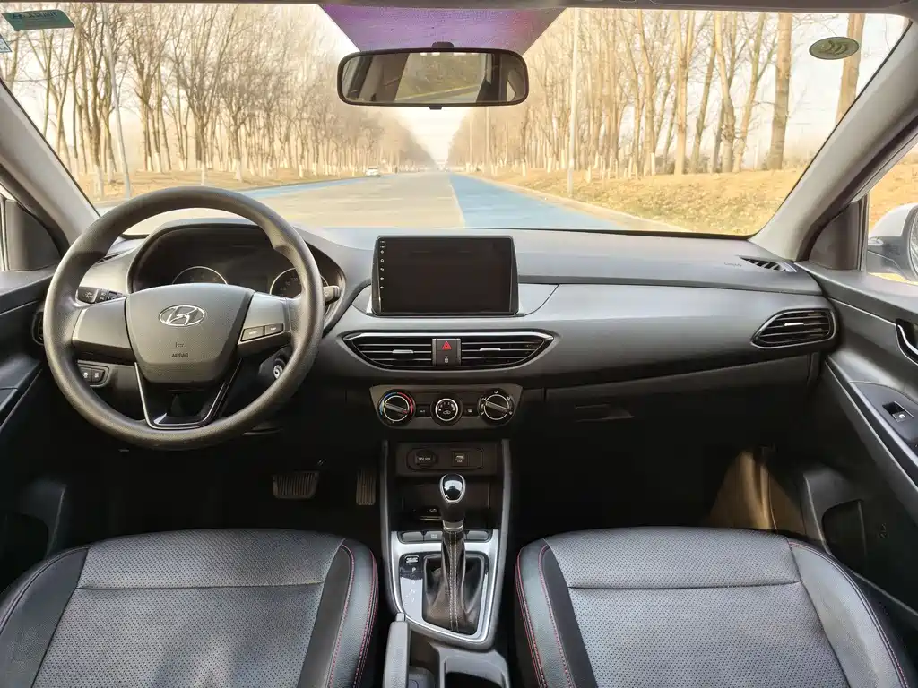 Hyundai Elantra 2023 — фото 13