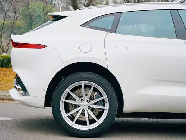 Aston Martin DBX 2022