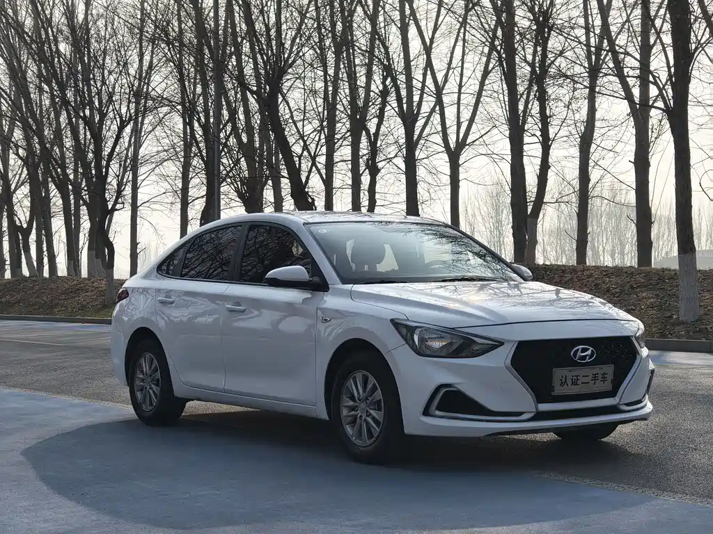 Hyundai Elantra 2023 — фото 3