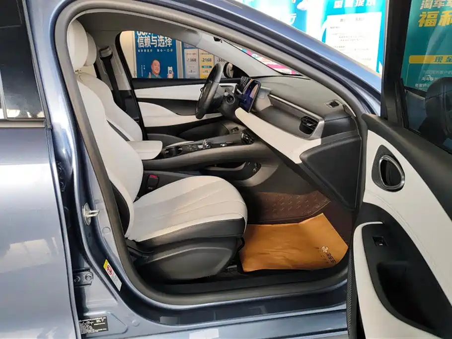 BYD Seal 05 DM-i 2025 — фото 8