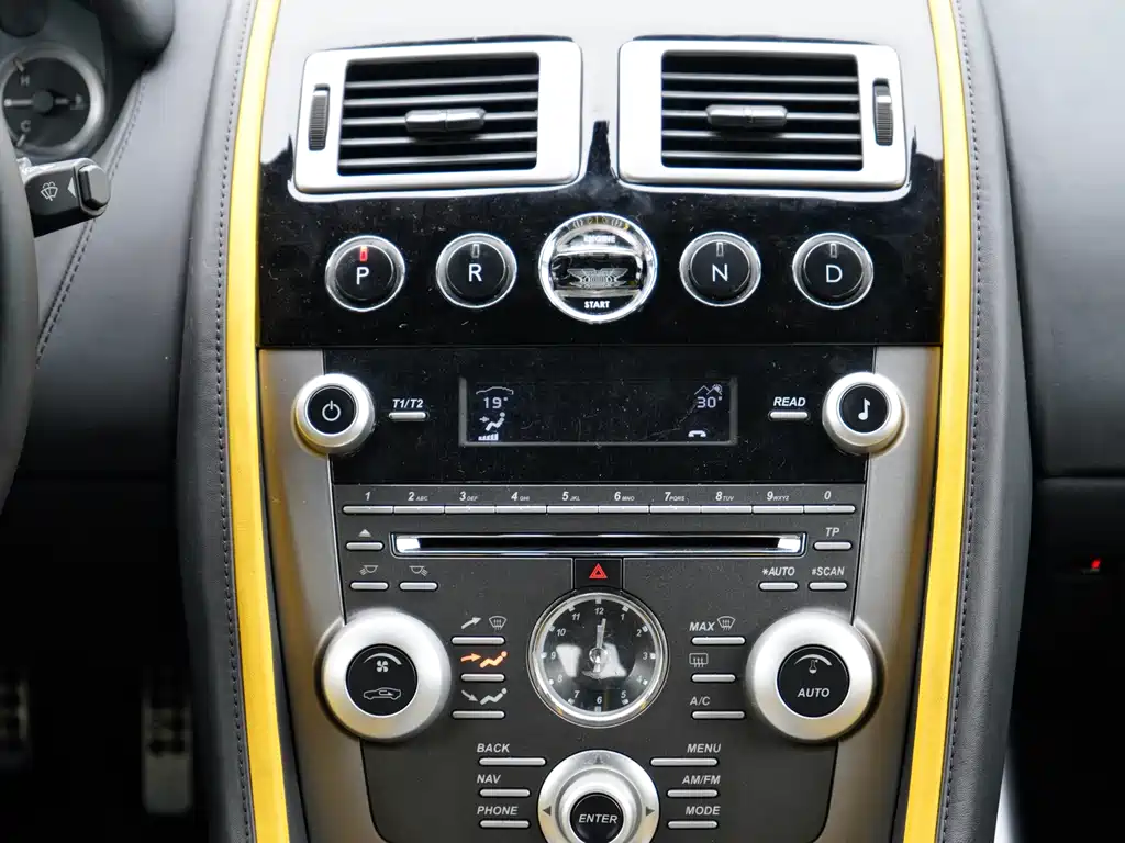 Aston Martin Rapide 2011 — фото 10