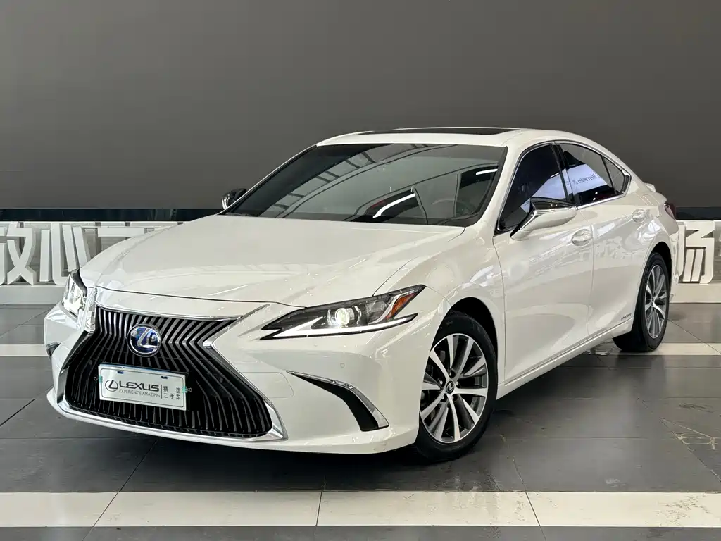 Lexus ES 2020 — фото 1