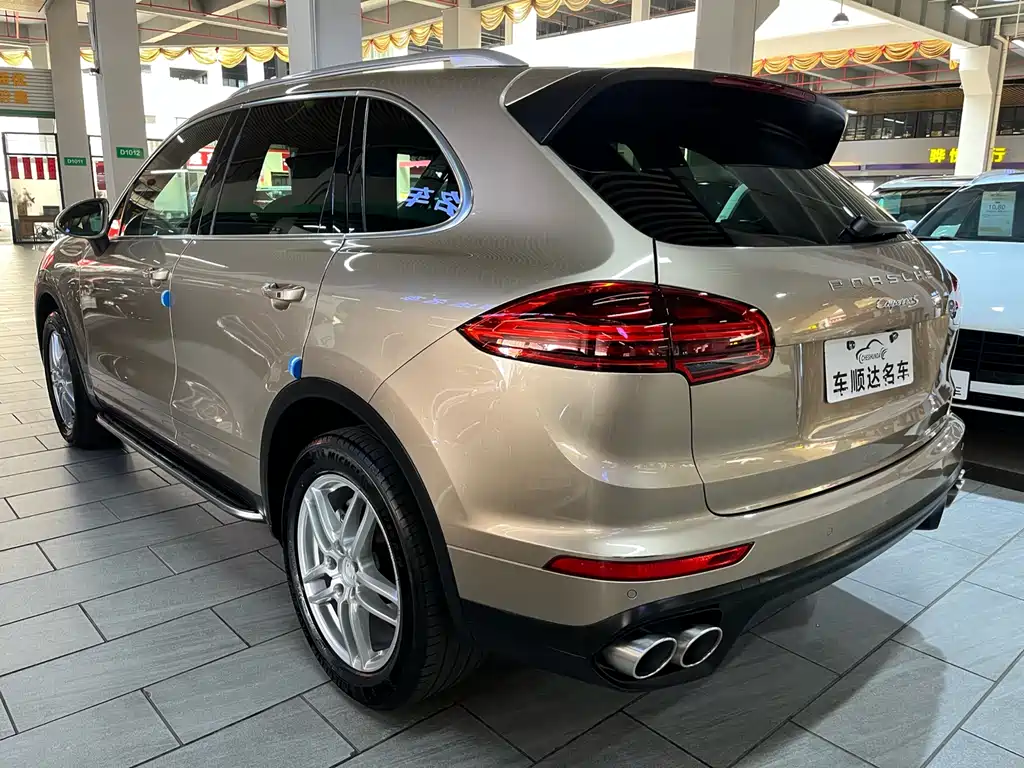 Porsche Cayenne 2017 — фото 15