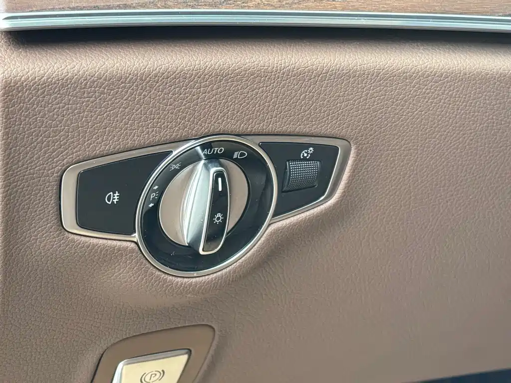 Mercedes-Benz E-Class 2020 — фото 15