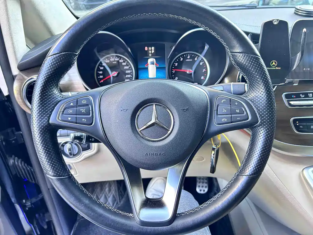 Mercedes-Benz V-Class 2021 — фото 8