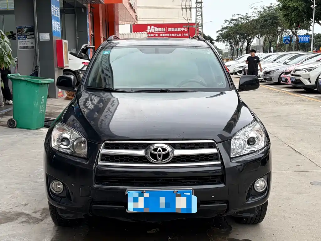 Toyota RAV4 2011 — фото 2