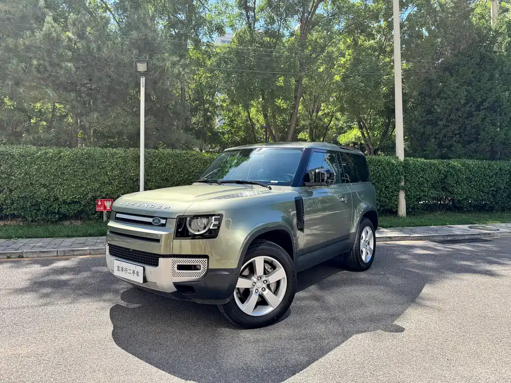 Land Rover Defender 2024