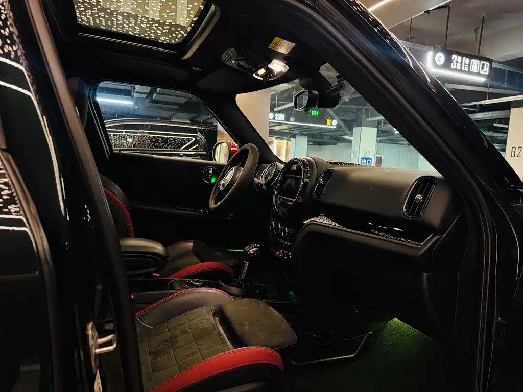 MINI JCW Countryman 2018 — фото 17