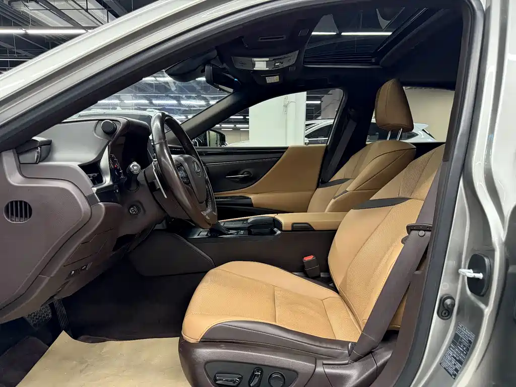 Lexus ES 2020 — фото 14
