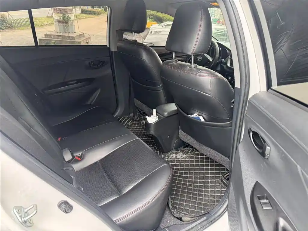 Toyota Yaris L 2023 — фото 8